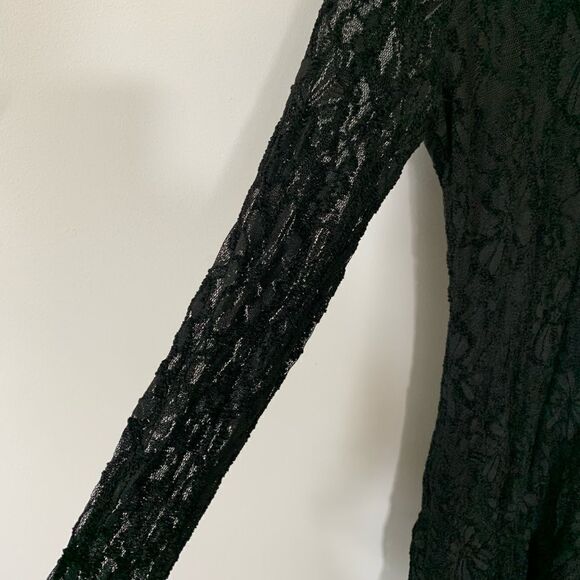 Coco & Tasha Black Floral Lace Long Sleeve Dress - Picture 4 of 8